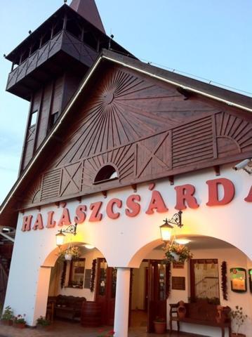 Fehertoi Halaszcsarda Es Szalloda Szatymaz Zewnętrze zdjęcie